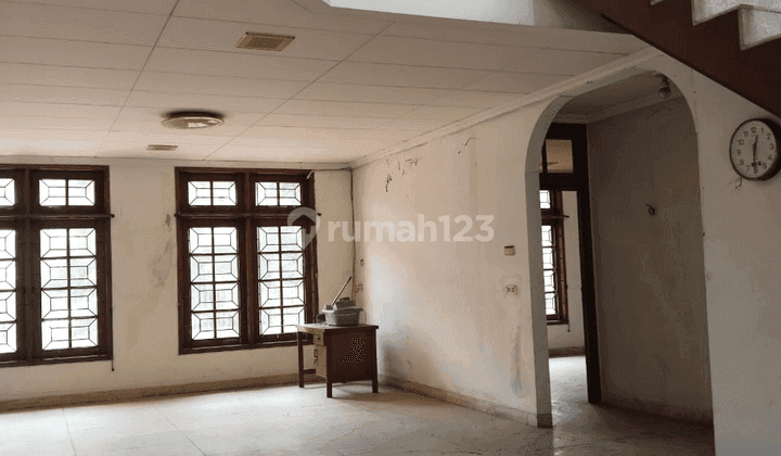 Rumah Minimalis 2 Lantai Unfurnished, SHM Butuh Renovasi