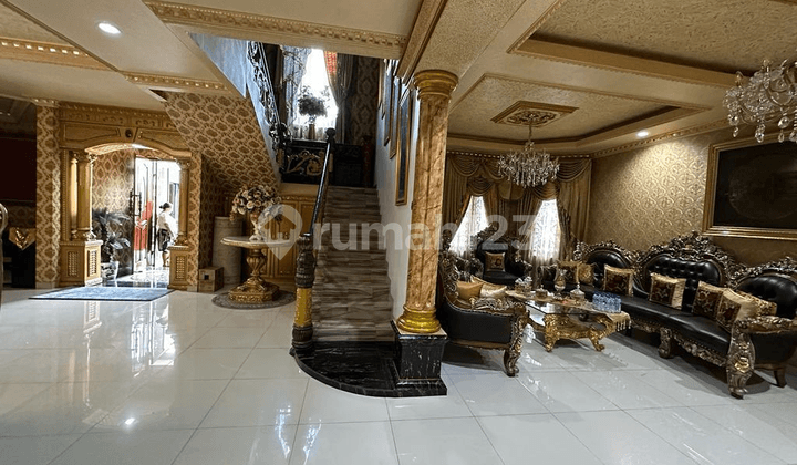 Rumah Bagus 3 Lantai Taman Modern Cakung, SHM Semi Furnished
