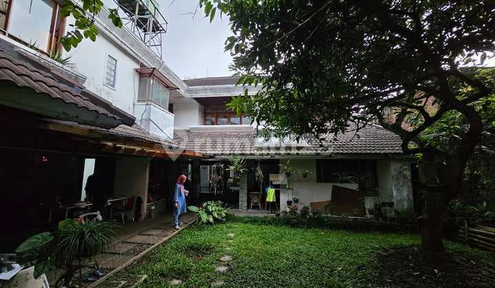 Rumah Nyaman Terawat Wilayah Sejuk di Dago Asri