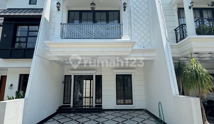 House for Sale in Jagakarsa, Move-in Ready, Green Neighborhood, by the Roadside