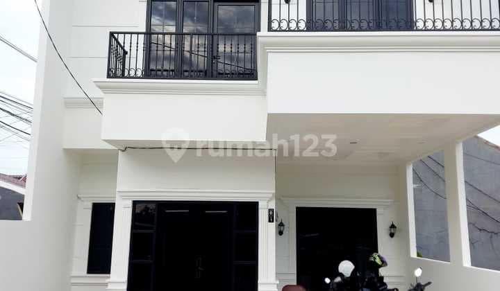 Rumah Pancoran Mas 2 Lantai Dekat Pintu Tol Akses 2 Mobil