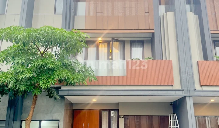 Luxury House For Sale In Pancoran Exclusive Ready to Live In Strategic Location