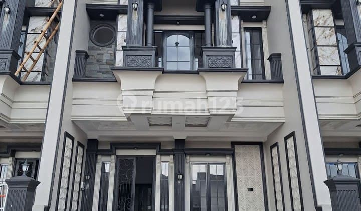 Rumah Kalimulya Cilodong American Classic 2 Lantai Dekat Stasiun