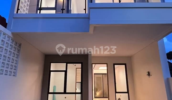 House for Sale in Jagakarsa, Ready to Live In, 2-Car Access, Close to Toll Road