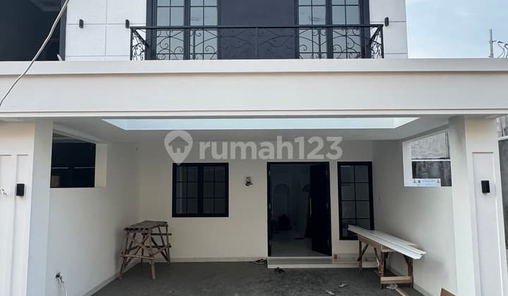 Rumah 3 Lantai Di Pancoran Jaksel Dekat Fasilitas Umum