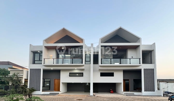 RUMAH MEWAH 2 LANTAI DALAM CLUSTER DEKAT TOL BRIGIFT STRATEGIS