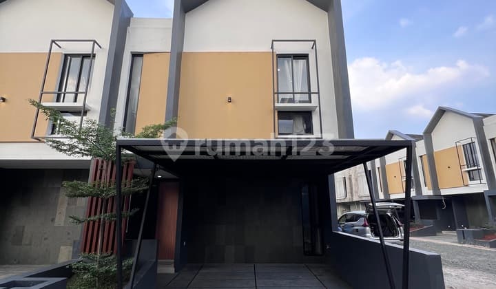 Rumah Pamulang Ada Kolam Renang Dalam Dekat Kantor Walikota