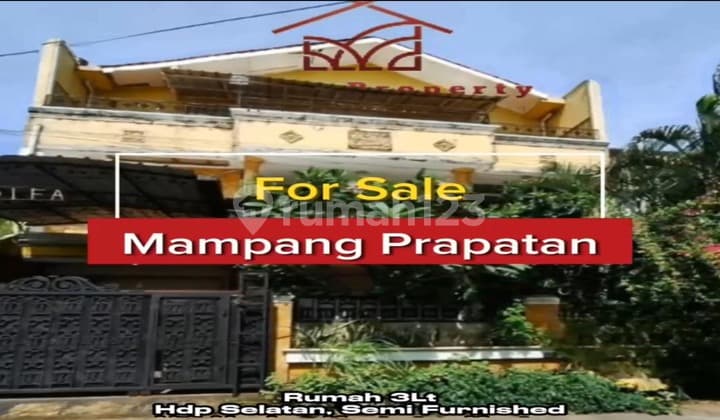 House for Sale in Mampang, Spacious Building, Strategic Location in the City