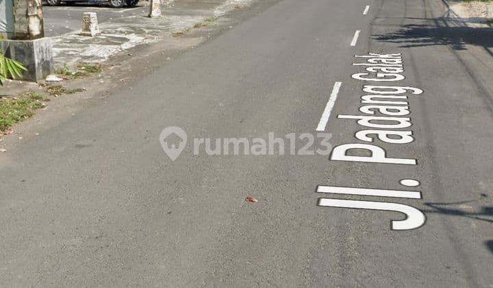 Tanah Di Jalan Utama Pantai Padang Galak Dengan Bonus Bangunan Diatasnya, Bisa Di Sewakan Jangka Panjang Juga