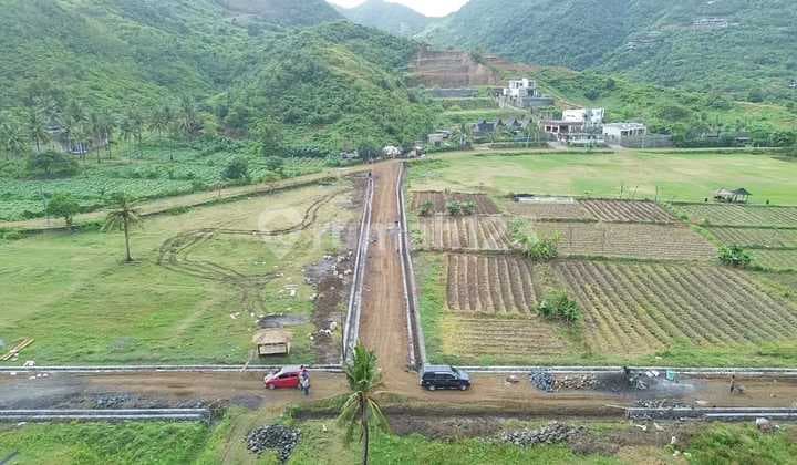 Tanah 200 M2 Siap Bangun, Datar dan Sudah Banyak Villa di Bangun,Jalan Kaki ke Pantai Lancing