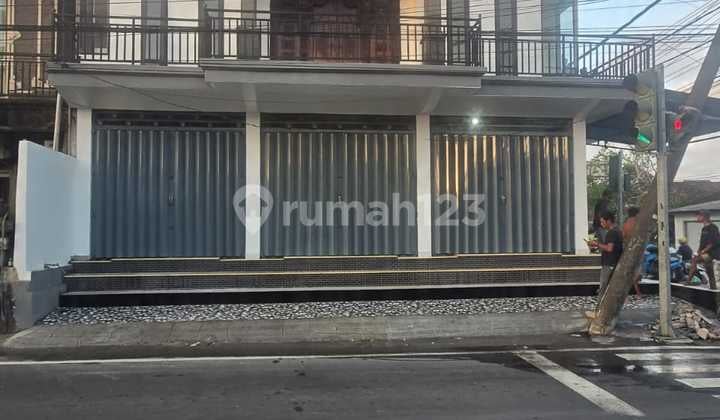 *properti Investasi Menguntungkan!*dijual Ruko Di Jl. Anggungan, Lukluk, Bali.- Luas Tanah: 135 M² - Dimensi : 8x16 M- Lokasi Strategis: Hook - 2 Sisi Jalan- Akses Jalan: 8 Meter Fasilitas:- 2 Kamar Tidur- 2 Kamar Mandi- 1 Dapur- Aspek: Pertokoan- Shm, Sl