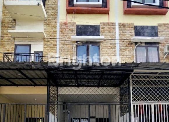 Cheap Sale! 3-Story House 3 BR Strategic Bore Well Cengkareng West Jakarta