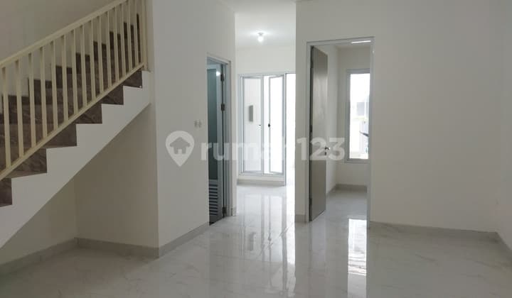 Rumah baru 2 lantai minimalis siap huni selangkah ke MERR / Petra & tol Juanda