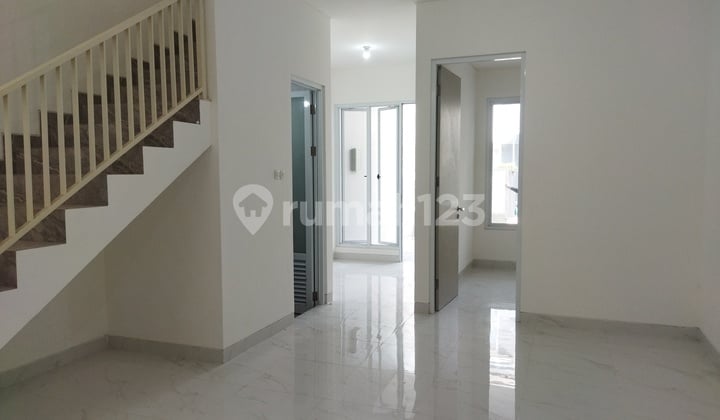 Rumah baru 2 lantai minimalis siap huni selangkah ke MERR / Petra & tol Juanda