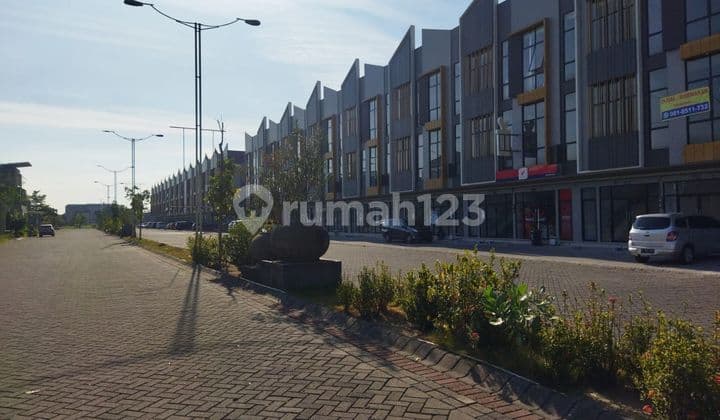 For Sale 3-Story Shophouse 0 Steps Away from ITS Hokky Buah Mall Merr