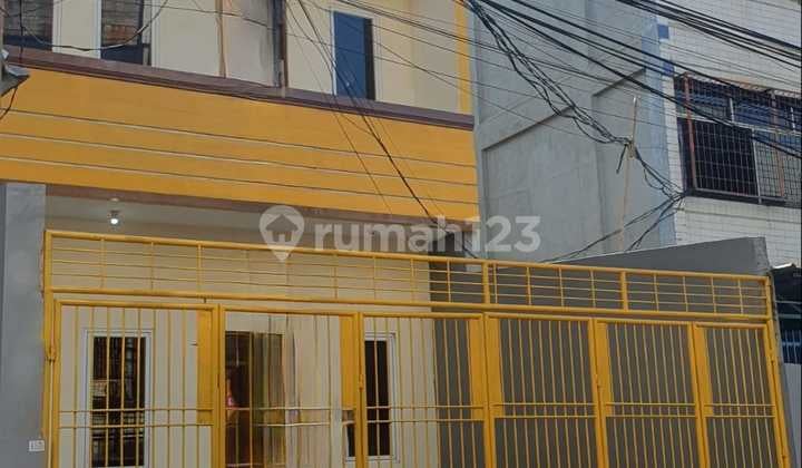Rumah 2 Lantai Lokasi Premium Jembatan Lima - Siap Huni