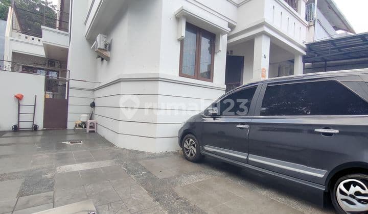 Dijual Rumah 2,5 Lantai Hoek Daerah Kebun Jeruk Tamansari Jakbar