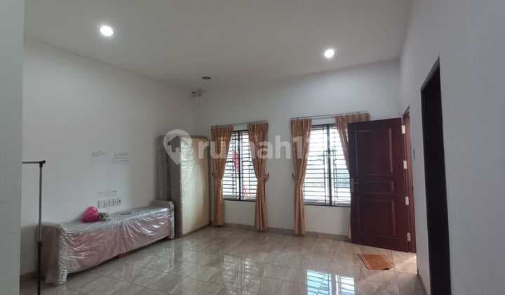 NEAT, READY-TO-OCCUPY HOUSE For QUICK Sale Villa Glugur Mas Medan free 7 AC units
