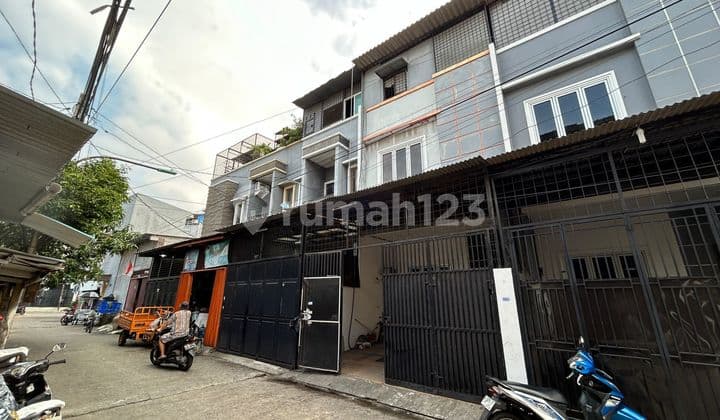 Dijual Rumah 3 Lantai di Jelambar Jakarta Barat
