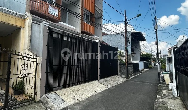 Dijual Rumah Baru Siap Huni di Tomang Jakarta Barat