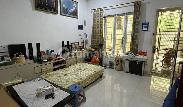 Rumah Siap Huni 4 Lantai di Jelambar, Jakarta Barat