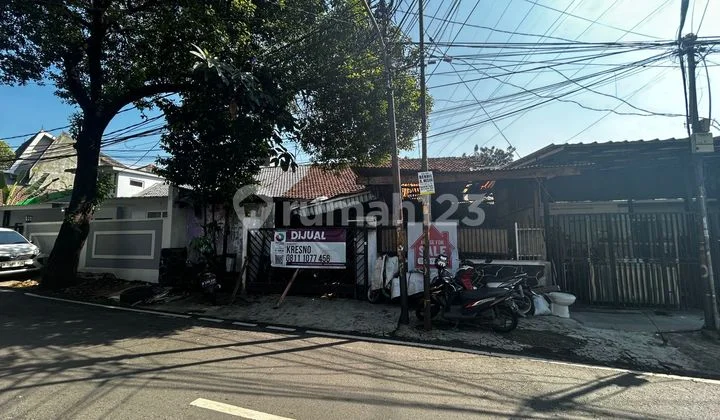 Dijual Rumah Hitung Tanah di Bendungan Hilir Jakarta Pusat Dijual Rumah Hitung Tanah di Bendungan Hilir Jakarta Pusat