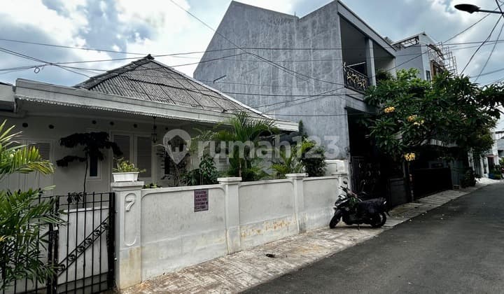 Dijual Rumah Hitung Tanah di Bendungan Hilir Jakarta Pusat