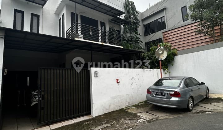 For Sale Hook House in Kebayoran Lama, South Jakarta