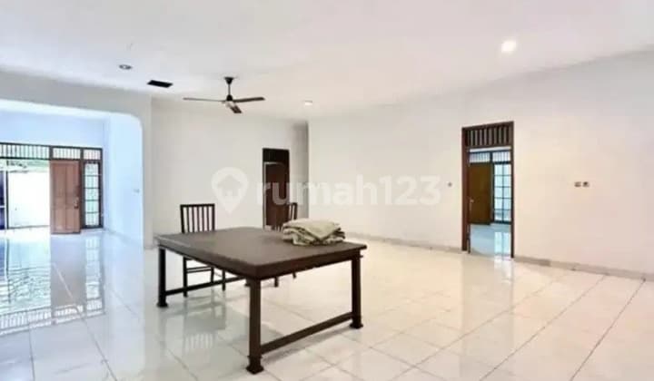 For Sale Rumah Hitung Tanah di Jakarta Selatan SHM