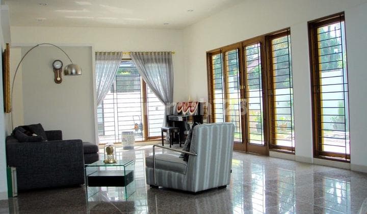 For Sale Rumah dengan Lingkungan Tenang di Kebayoran Lama