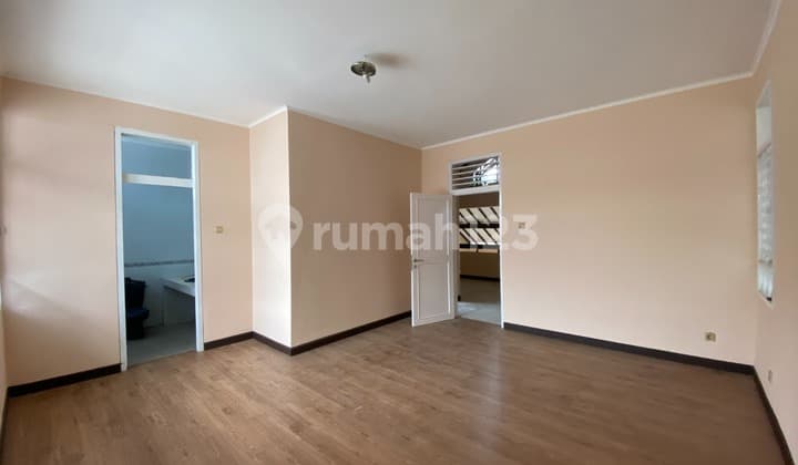 For Sale Strategic Location House in Kebayoran Baru