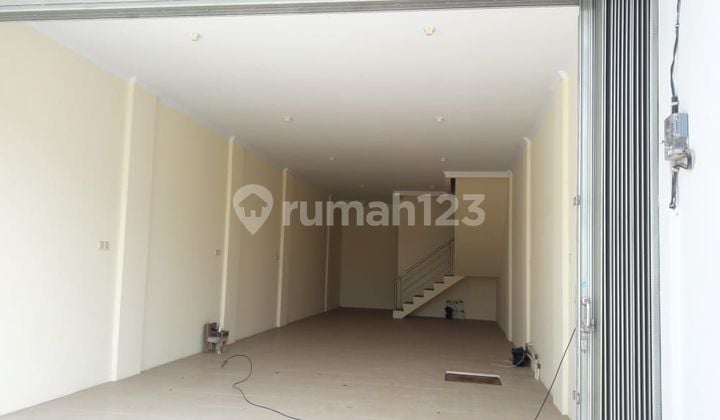 Ruko d angke jalan besar di jual bagus utk usaha apapun