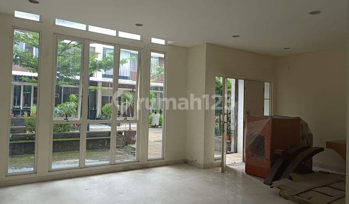 Rumah 4 lantai d pik akses tol lgsg ada lift d jual cepat