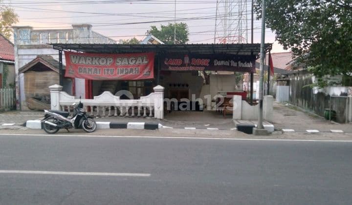 Rumah Tengah Kota " Minyak " Di Bojonegoro. Jawa Timur. SHM