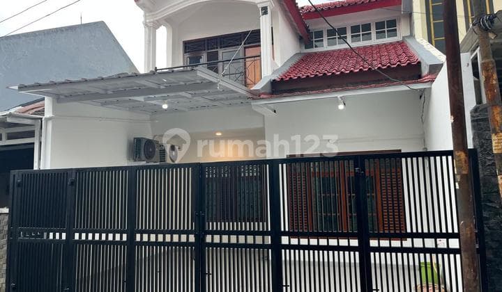 Rumah Mewah 2 Lantai Jakarta Timur