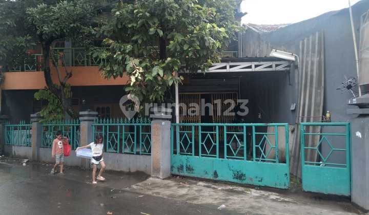 Rumah Besar Selangkah Jalan Raya
