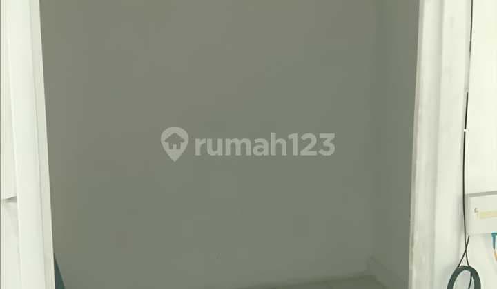 Jual Cepat, Unit 2Br Rapih Siap Huni di Green Pramuka, Nego