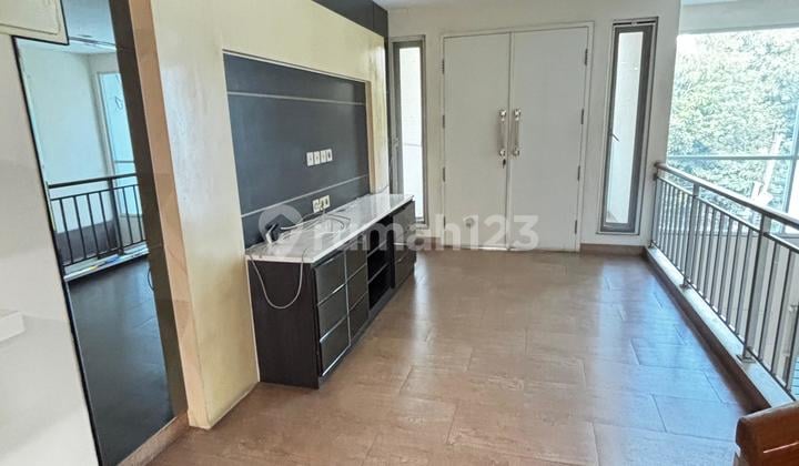 Disewakan, Rumah 3Lt+Mezzanine Semi Furnish di Kemayoran