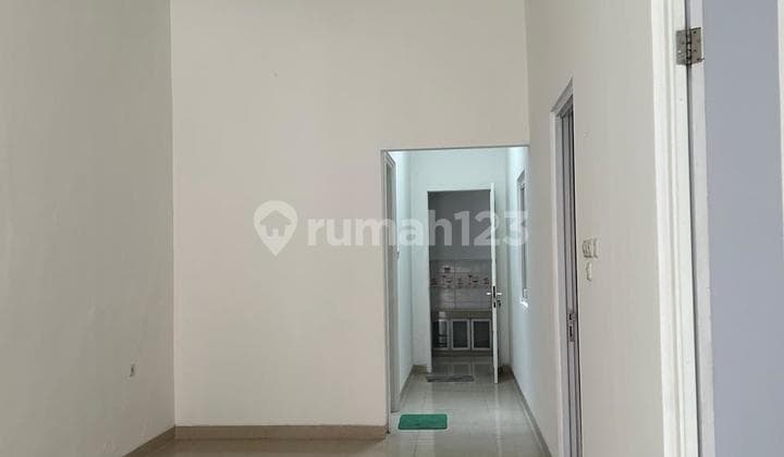 TURUN HARGA! Jual Cepat, Rumah Rapih Siap Huni Row 3 Mobil Di STS