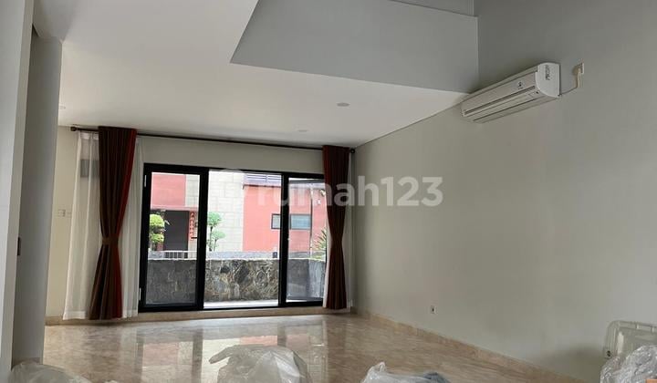 Disewakan, Rumah Rapih Semi Furnish Ada Basement di Coasta Villa, Nego