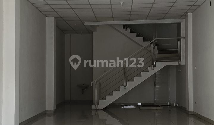For Rent, Ready-to-Use Adjacent Shophouse by the Road in Cakung, Negotiable