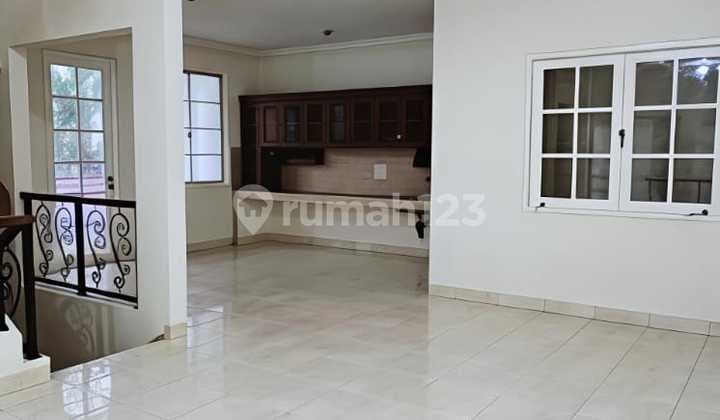 Jual Cepat, Rumah Minimalis Hoek di Gading Grande, Nego