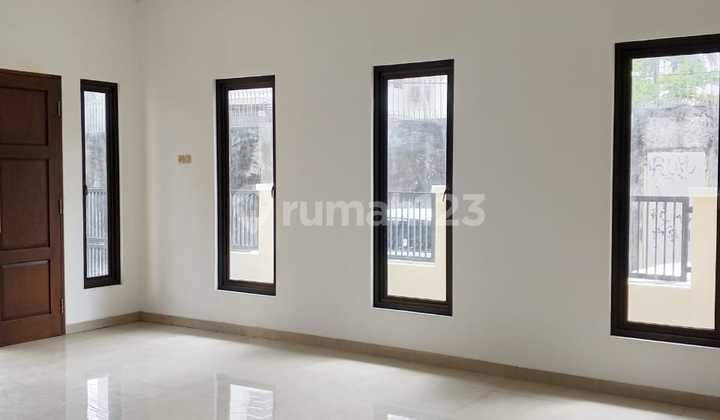 Jual Cepat, Rumah Rapih Siap Huni Posisi Hoek Di Rawamangun, Nego