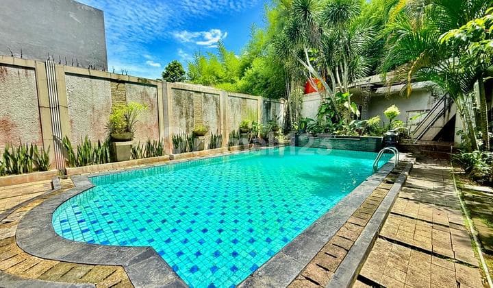 Rumah 2 Lantai Disewakan Siap Huni,Dan Terawat,Ada Kolam Renang dan Kolam Ikan,Cluster Elite,Hunian Asri di Sentul City,Dekat Mall Aeon dan Toll Sentul City.