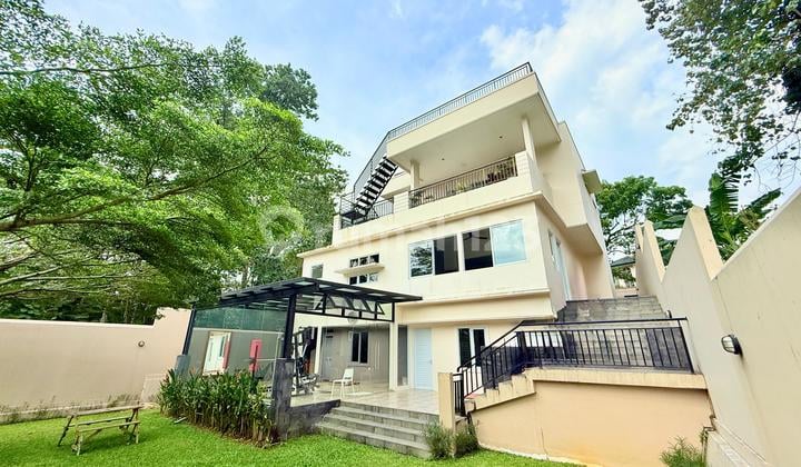 Rumah Exlusive Siap Huni dengan Halaman Luas & Rooftop di Sentul City Bogor