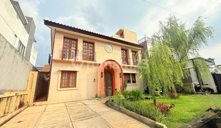 Rumah Sewa Bagus dan Terawat,Furnish, Ada Rooftop,Lingkungan Asri dan Nyaman,8 Menit Aeon Mall & Exit Toll Sentul City.