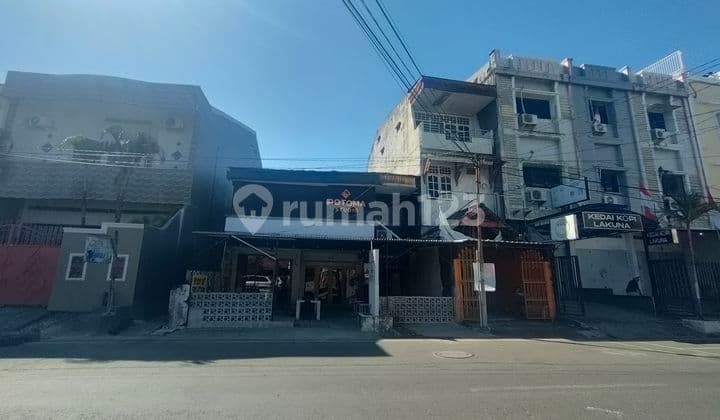 For sale house and shop house on Serigala street, Makassar.