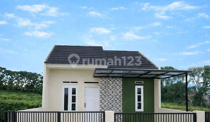 Dijuak Rumah di Sukabumi Samping Exit Tol Parungkuda