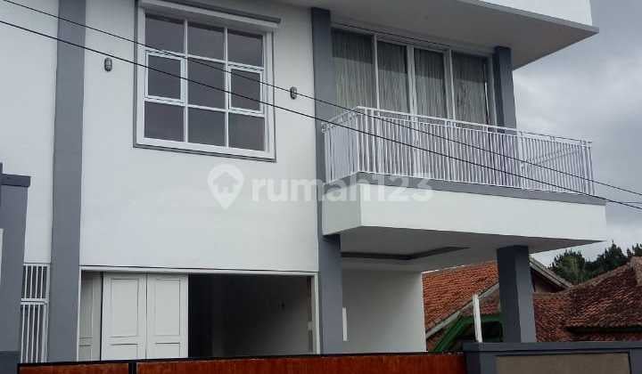 Rumah dan Kolam Renang Ada Rooftop Dekat Wisata Dibandung Barat