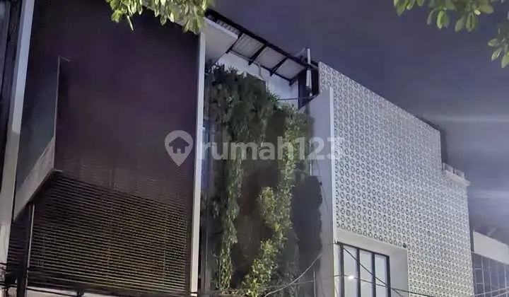 Dijual Gedung Komersial di Menteng Jakarta Pusat